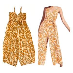Jessica Simpson Wide‑Leg Jumpsuit M Mustard Tiger Print V‑Neck Spaghetti Straps